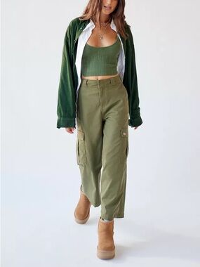 Women's Dickies Twill Cropped Cargo Pant In Size 2, Color Olive Green From Urban